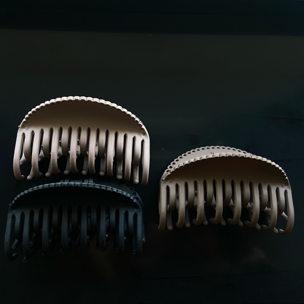 Combine with other item for 2/20$!! ⭐️✨ Adorable hair clip pack - Picture 3 of 3